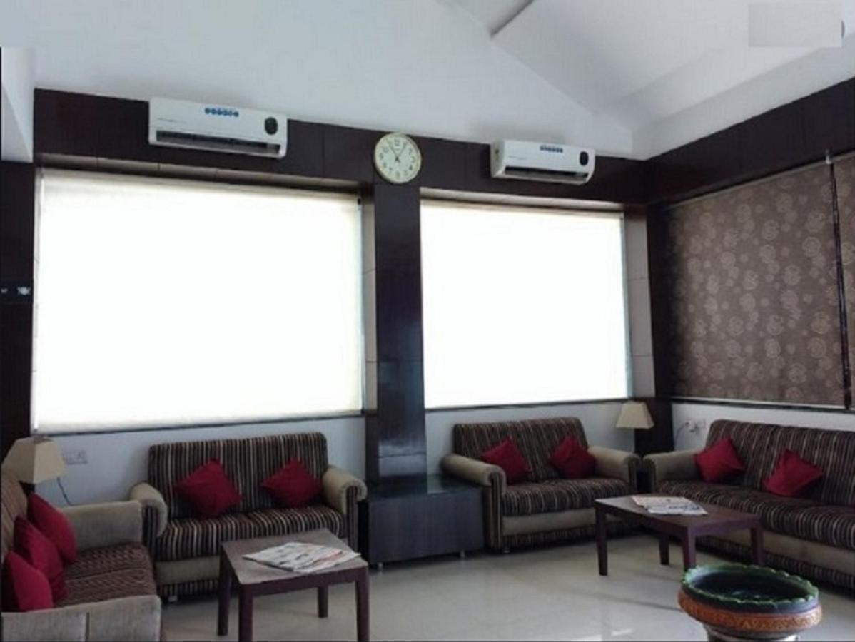 Hotel Shirdi Sai Wada Εξωτερικό φωτογραφία