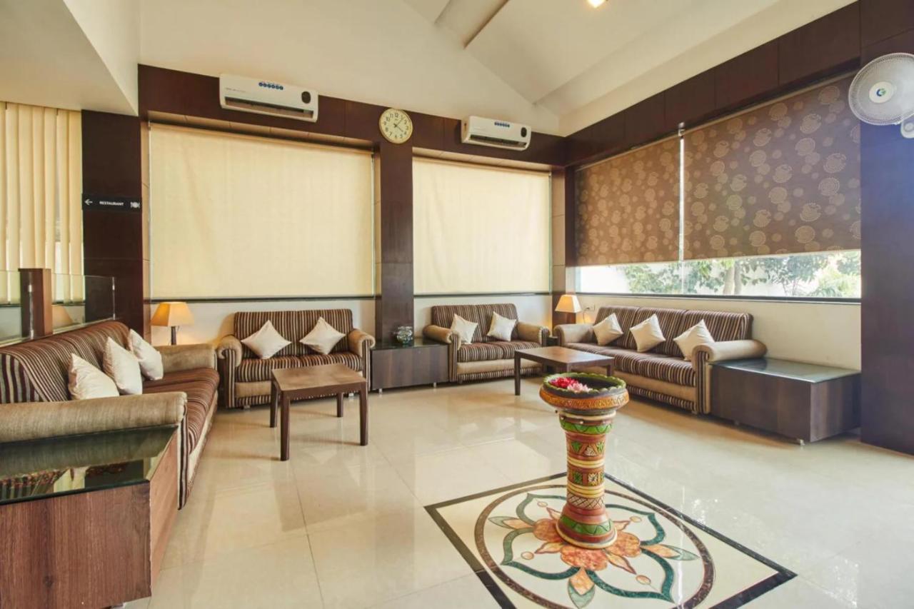 Hotel Shirdi Sai Wada Εξωτερικό φωτογραφία