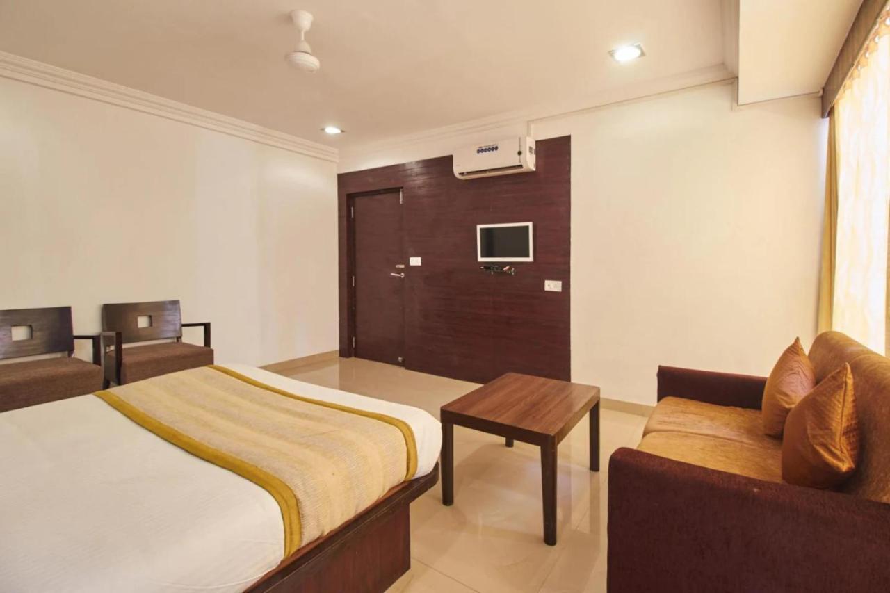 Hotel Shirdi Sai Wada Εξωτερικό φωτογραφία